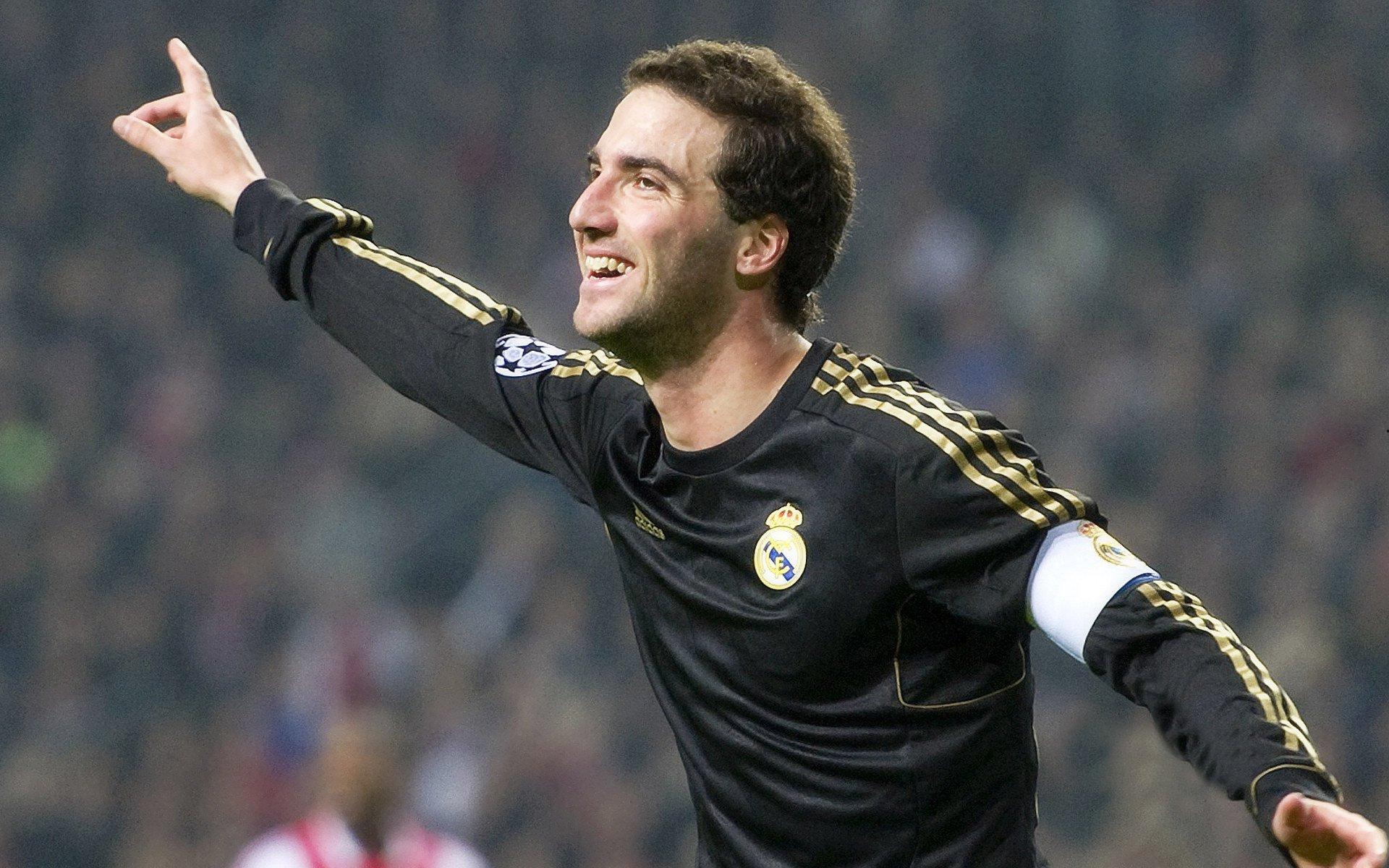 防线崩盘引名宿震怒,希勒痛批利物浦中卫搭档表现灾难