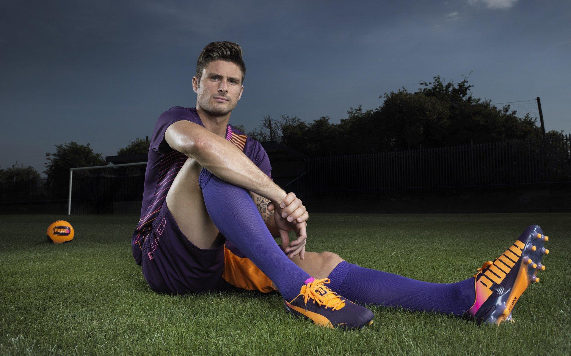 萨拉赫训练后驾劳斯莱斯低调离场 神情凝重引外界关注